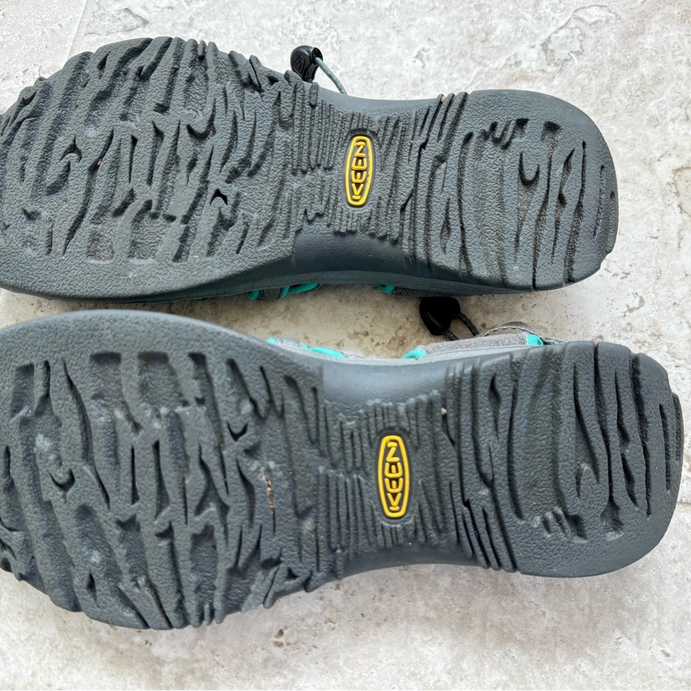 Keen Women's Gray and Teal Whisper Sandals - Picture 4 of 6
